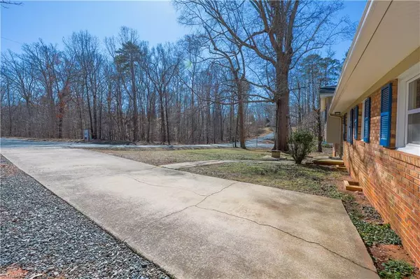 Asheboro, NC 27205,902 Oakwood Acres RD