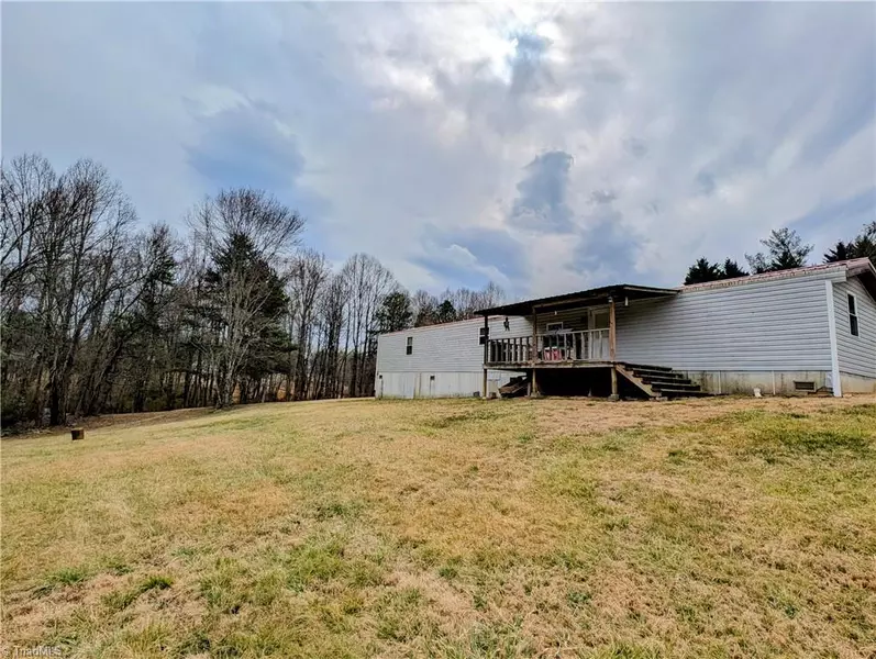 121 W Crosswinds CT, Mount Airy, NC 27030