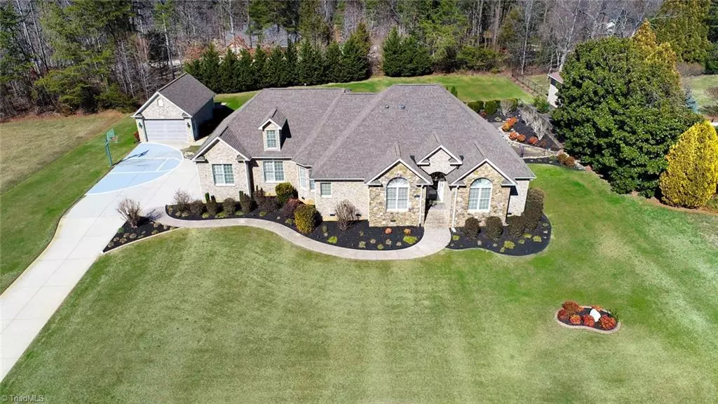 Kernersville, NC 27284,8906 Seacrest DR