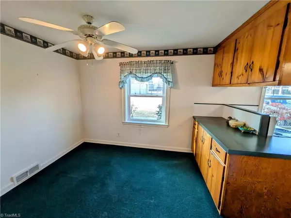 King, NC 27021,220 W King ST