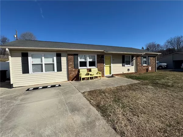 King, NC 27021,303 Crestview DR