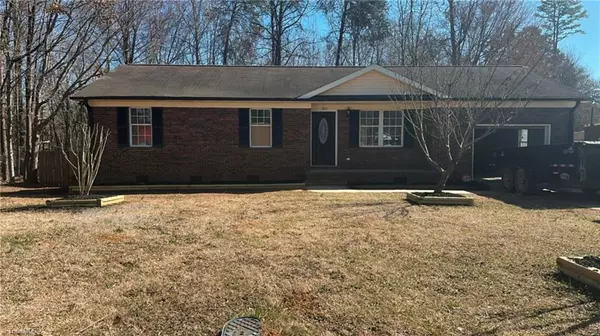 201 Holly Hill ST, Ramseur, NC 27316