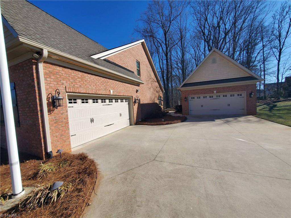King, NC 27021,144 Glen Brooke LN