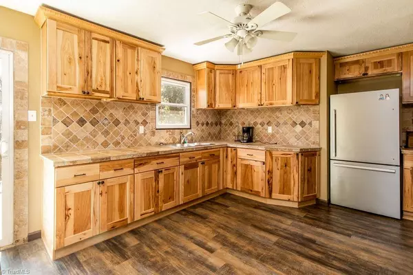 Sophia, NC 27350,2761 Apache TRL