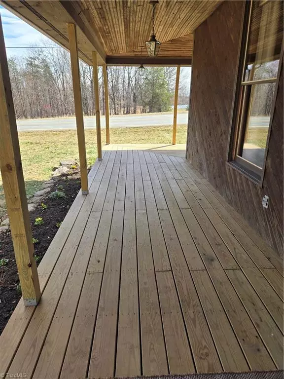 King, NC 27021,1077 Flat Shoals RD