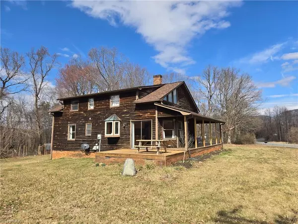 King, NC 27021,1077 Flat Shoals RD