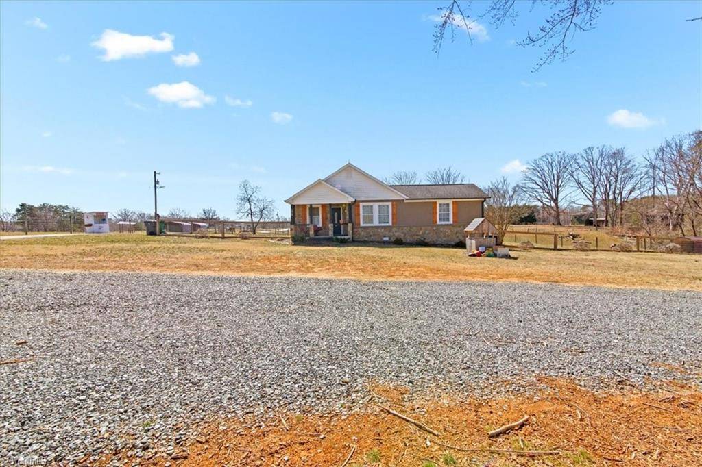 1010 Ashburn DR, King, NC 27021