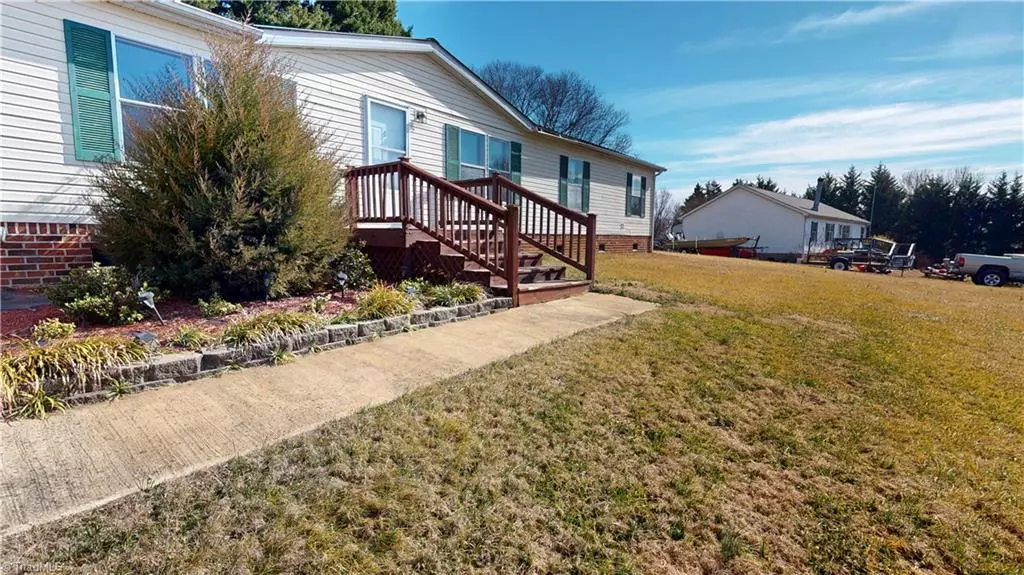 King, NC 27021,112 Pebblestone CT