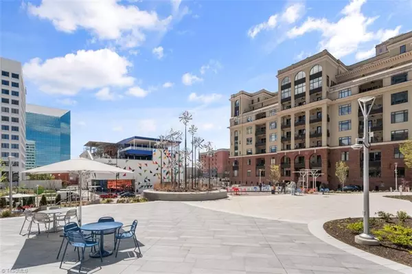 Winston-salem, NC 27101,1 Park Vista LN #120