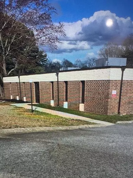 1302 Ohenry BLVD N, Greensboro, NC 27405