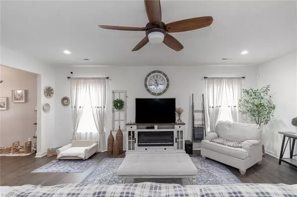 High Point, NC 27265,143 Centerpiece DR