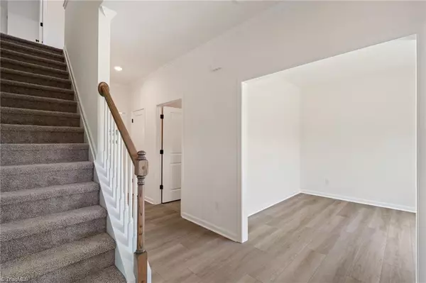 King, NC 27021,141 Oakmont LN