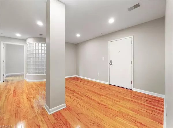 Greensboro, NC 27401,605 W Market ST