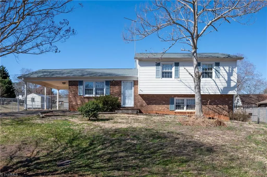 King, NC 27021,214 Harvest DR