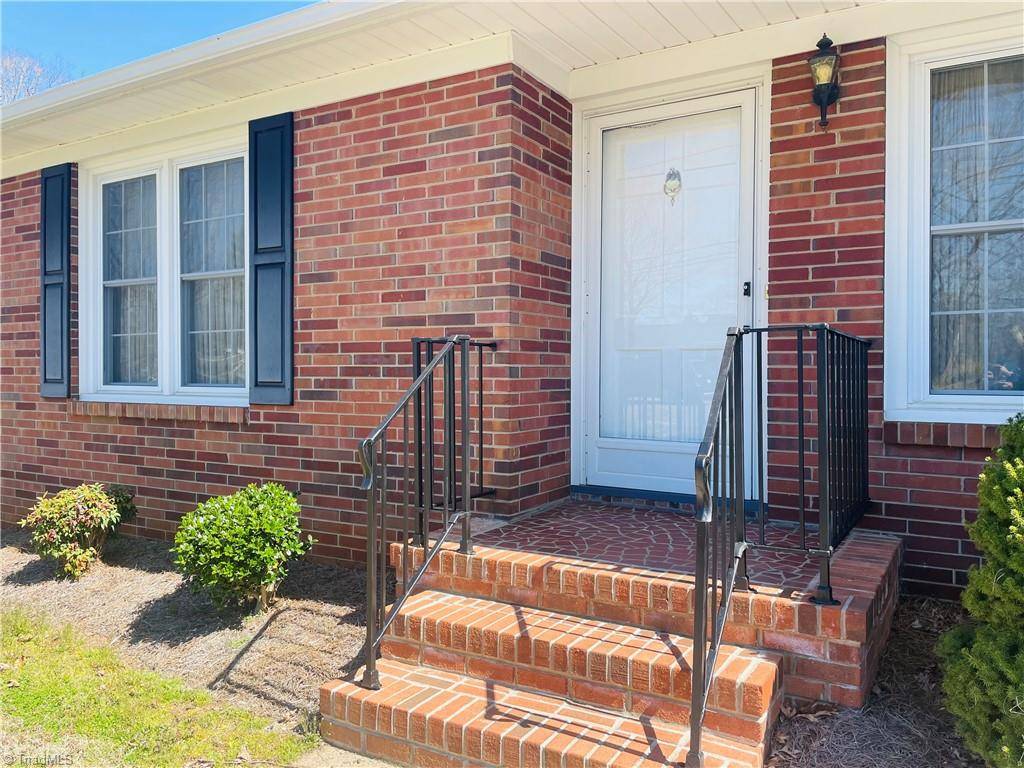 405 Queens DR, Lexington, NC 27295