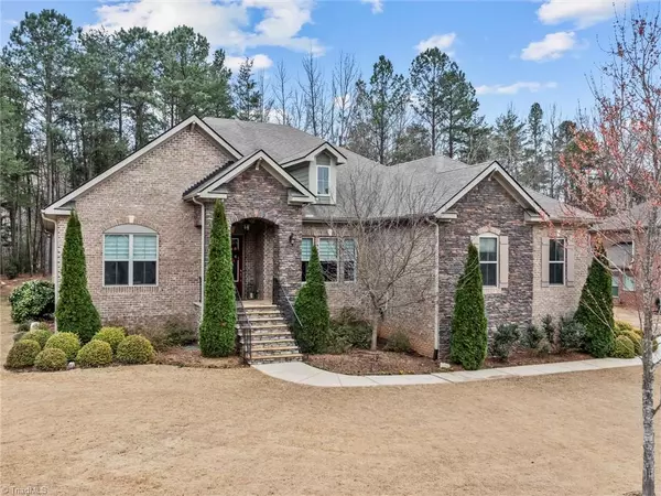 16205 Bastille DR, Charlotte, NC 28278