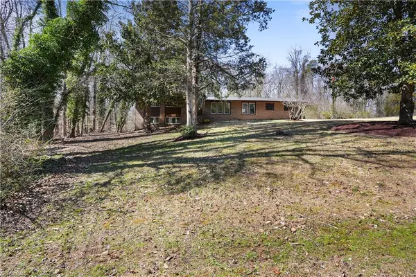 Jamestown, NC 27282,102 Bramble DR