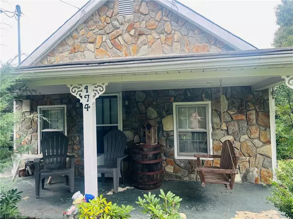 174 Fairview DR, Mount Airy, NC 27030