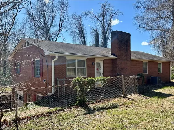 Winston-salem, NC 27103,4300 Lisa DR