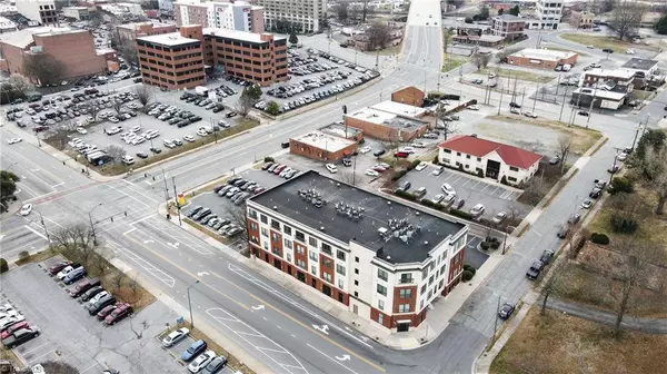 Greensboro, NC 27401,411 Washington ST #201