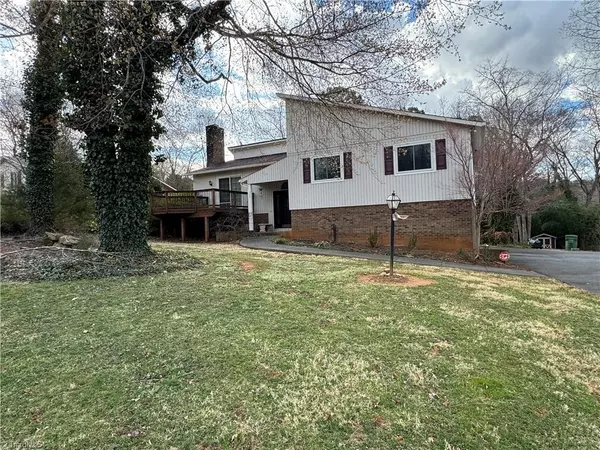 King, NC 27021,302 Country LN