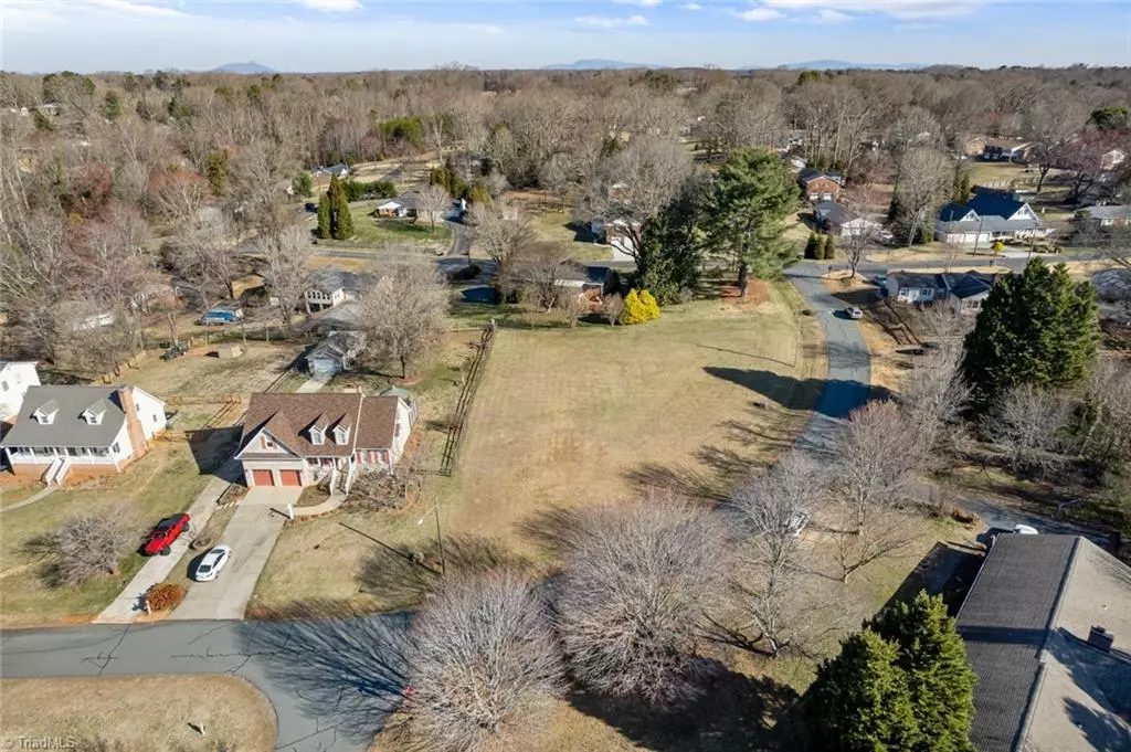 Pfafftown, NC 27040,5572 Folkstone RD