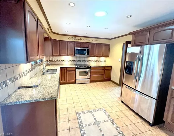 Kernersville, NC 27284,6416 Lamshire RD