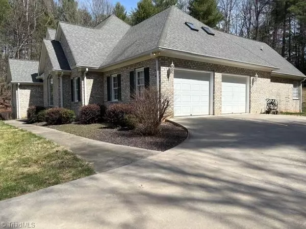 Wilkesboro, NC 28697,1633 Skyland DR