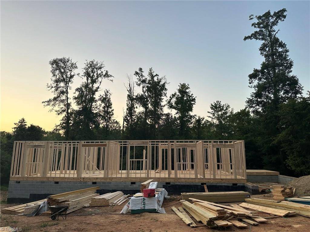 176 Ivory LN, Lexington, NC 27295