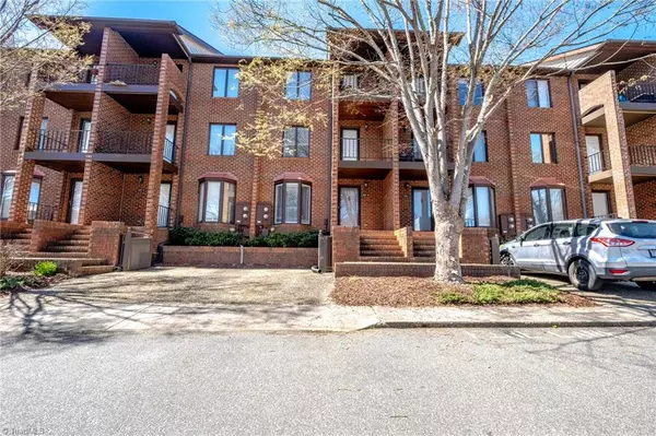102 Wafco LN #D,  Greensboro,  NC 27404