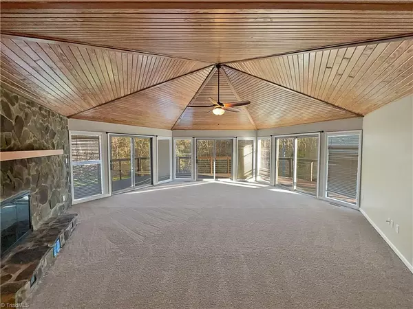 Haw River, NC 27258,2605 Farmpond CT