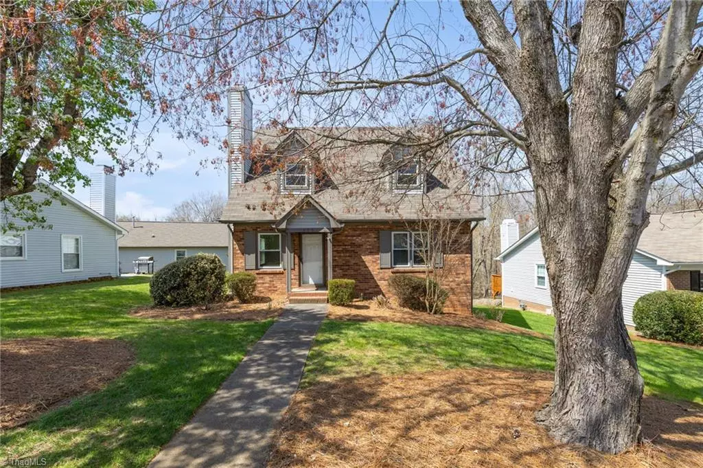Winston-salem, NC 27104,895 Woodland Trace DR