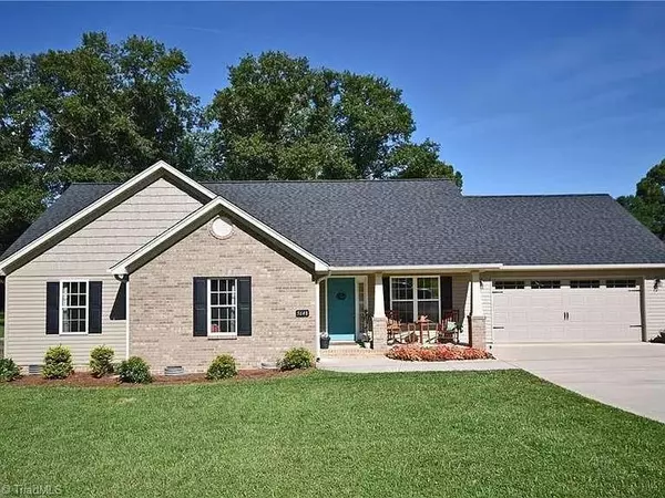 5648 Stoneman PL, Pfafftown, NC 27040