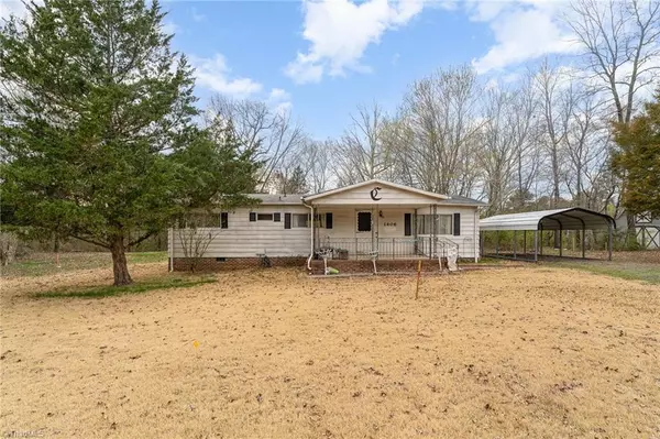 1406 Pleasant Ridge RD, Ramseur, NC 27316
