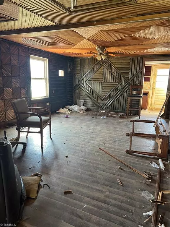 Hays, NC 28635,1049 Shumate Mountain RD