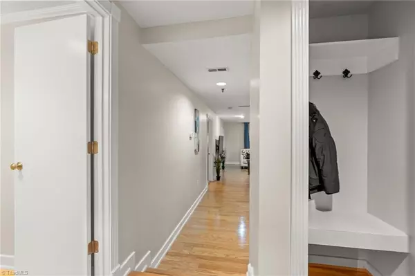 Winston-salem, NC 27101,315 N Spruce ST #106