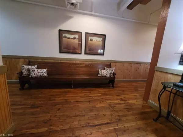 Mount Airy, NC 27030,165 Virginia ST #406