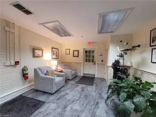 Mount Airy, NC 27030,165 Virginia ST #406