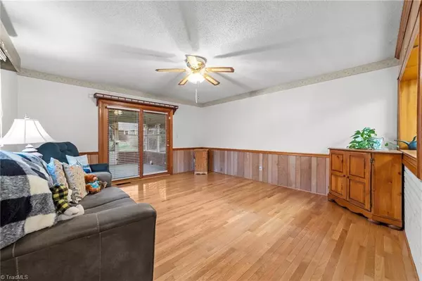 1007 E Center ST Lexington, NC 27292