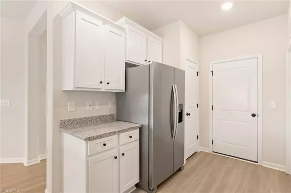King, NC 27021,112 Courtland DR
