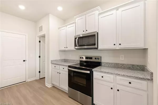 King, NC 27021,112 Courtland DR