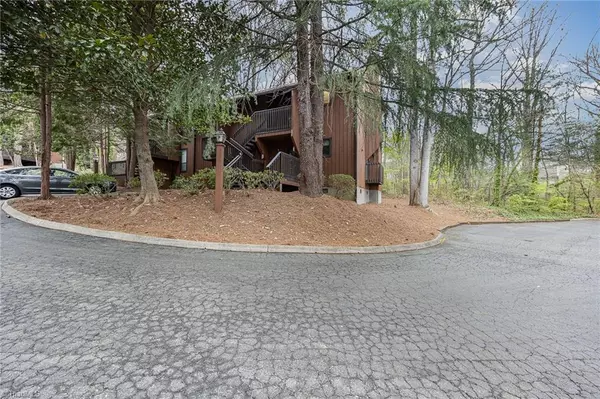 Winston-salem, NC 27104,158 Cedar Lake TRL