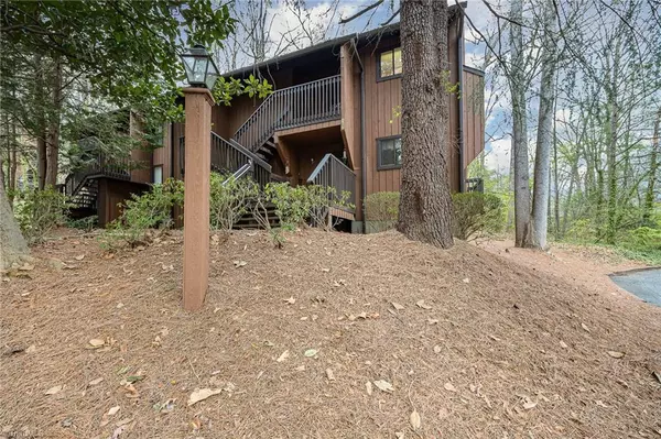 Winston-salem, NC 27104,158 Cedar Lake TRL