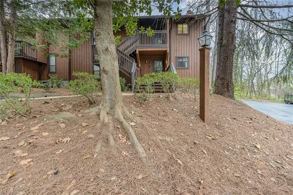 Winston-salem, NC 27104,158 Cedar Lake TRL