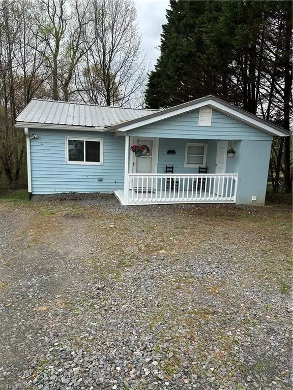 2207 Haystack RD, Mount Airy, NC 27030
