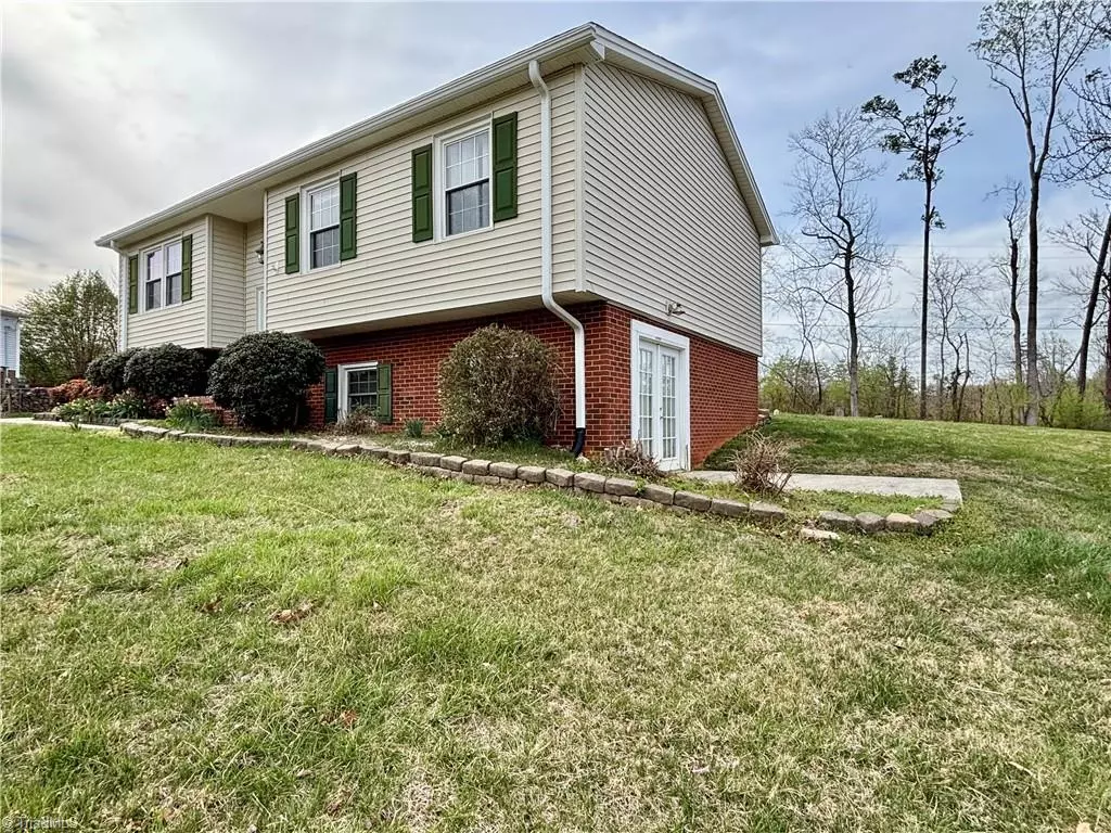 Mount Airy, NC 27030,147 Scarlet LN