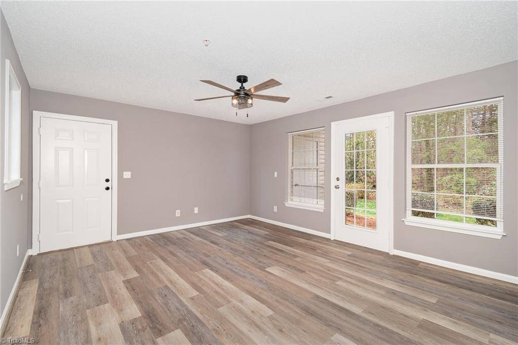 Greensboro, NC 27409,901 Hanahan CT #2C