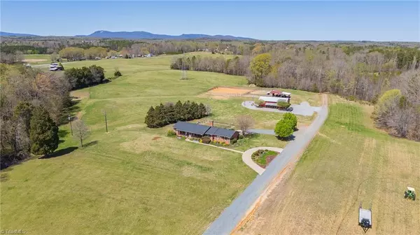 1073 Sliding Ridge RD, Walnut Cove, NC 27052