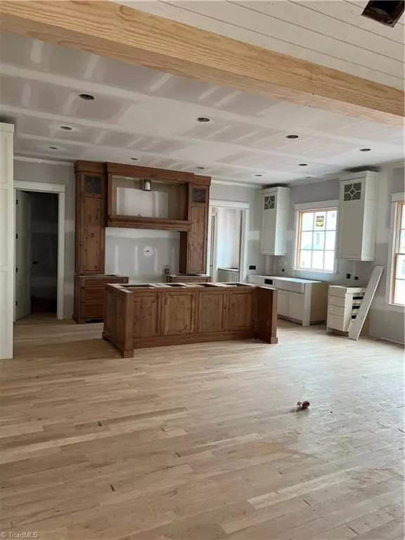 Winston-salem, NC 27106,3814 Pinewood Lake DR