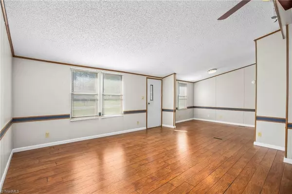 Mocksville, NC 27028,438 Pineville RD